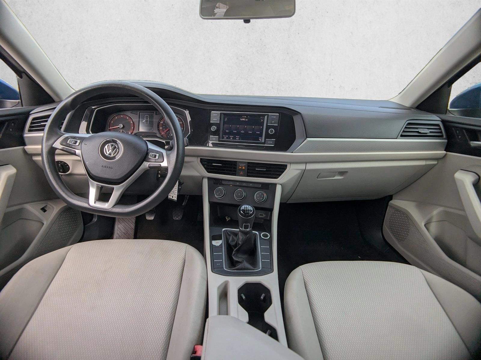 Thumbnail: 2019 Volkswagen Jetta - 4