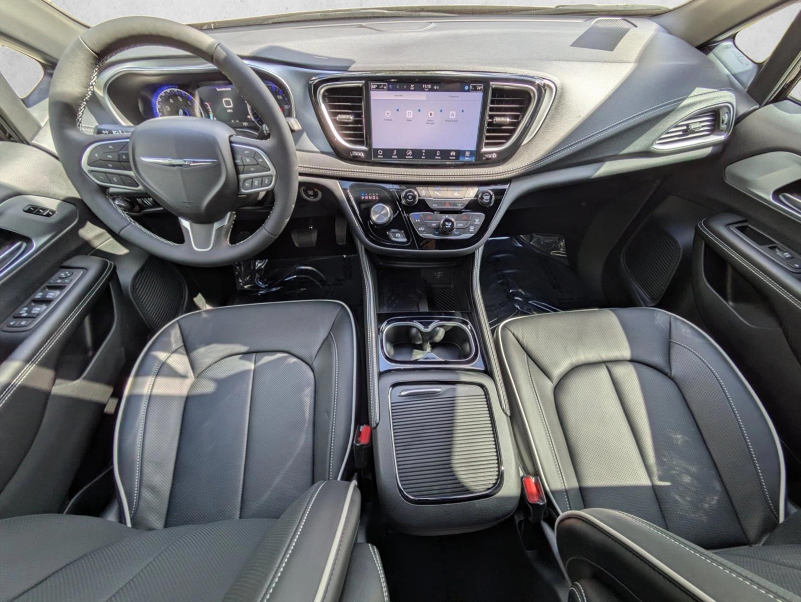 Thumbnail: 2026 Chrysler Pacifica - 3