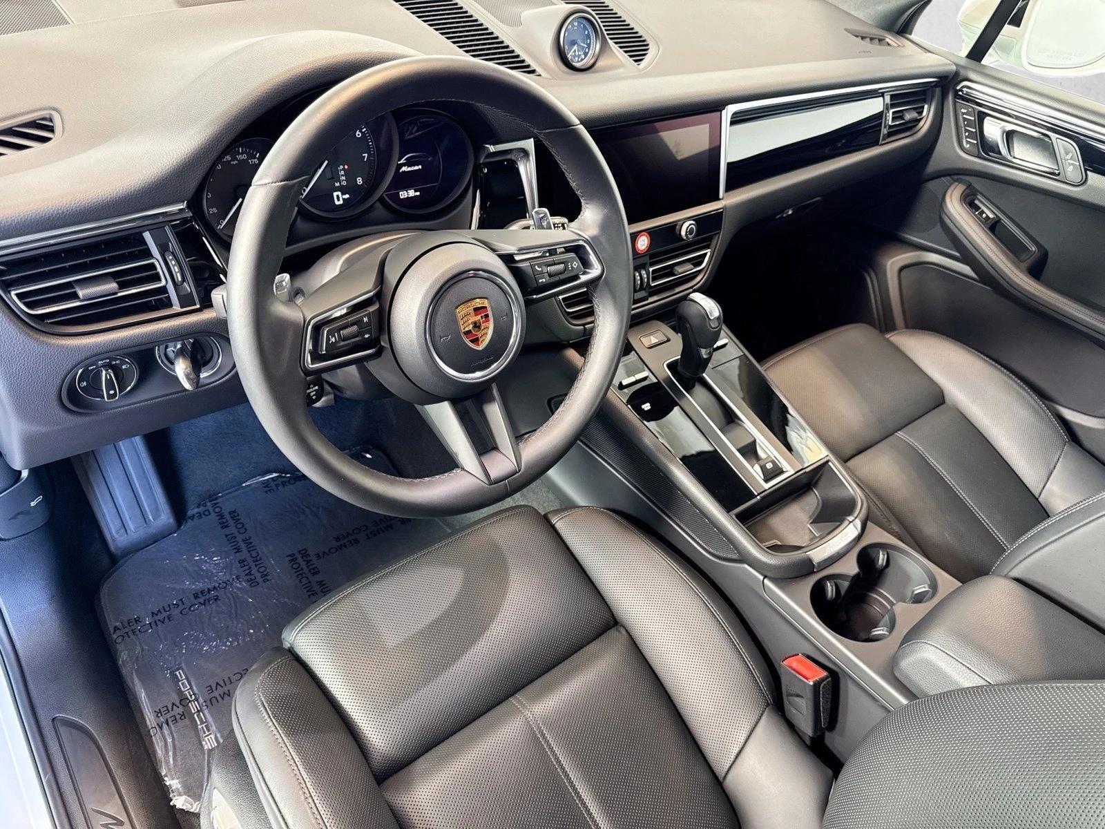 Thumbnail: 2026 Porsche Macan - 3