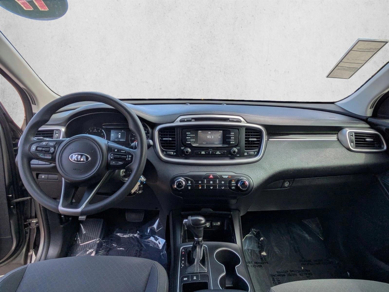 Thumbnail: 2017 Kia Sorento - 3