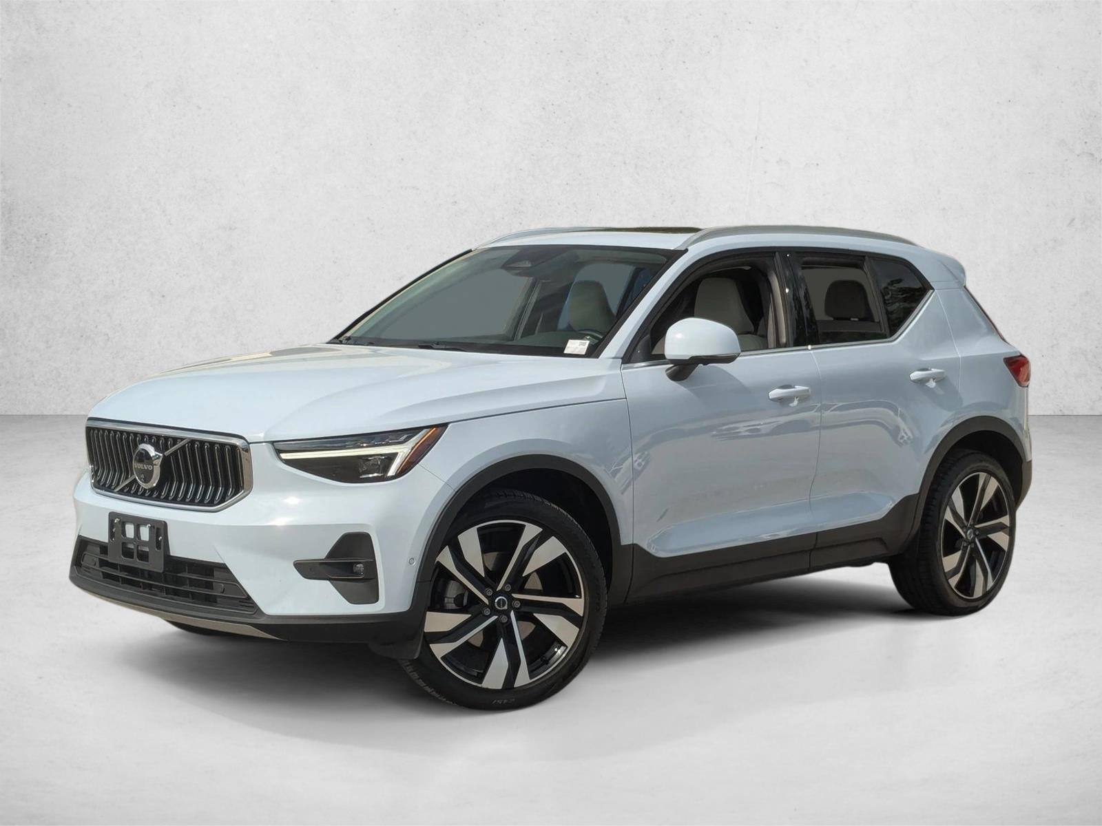 2025 Volvo XC40