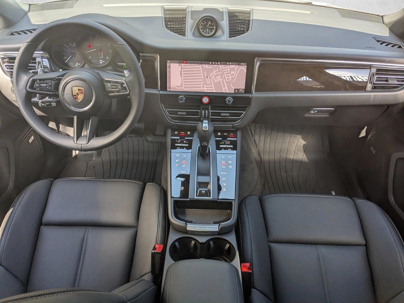 Thumbnail: 2026 Porsche Macan - 3