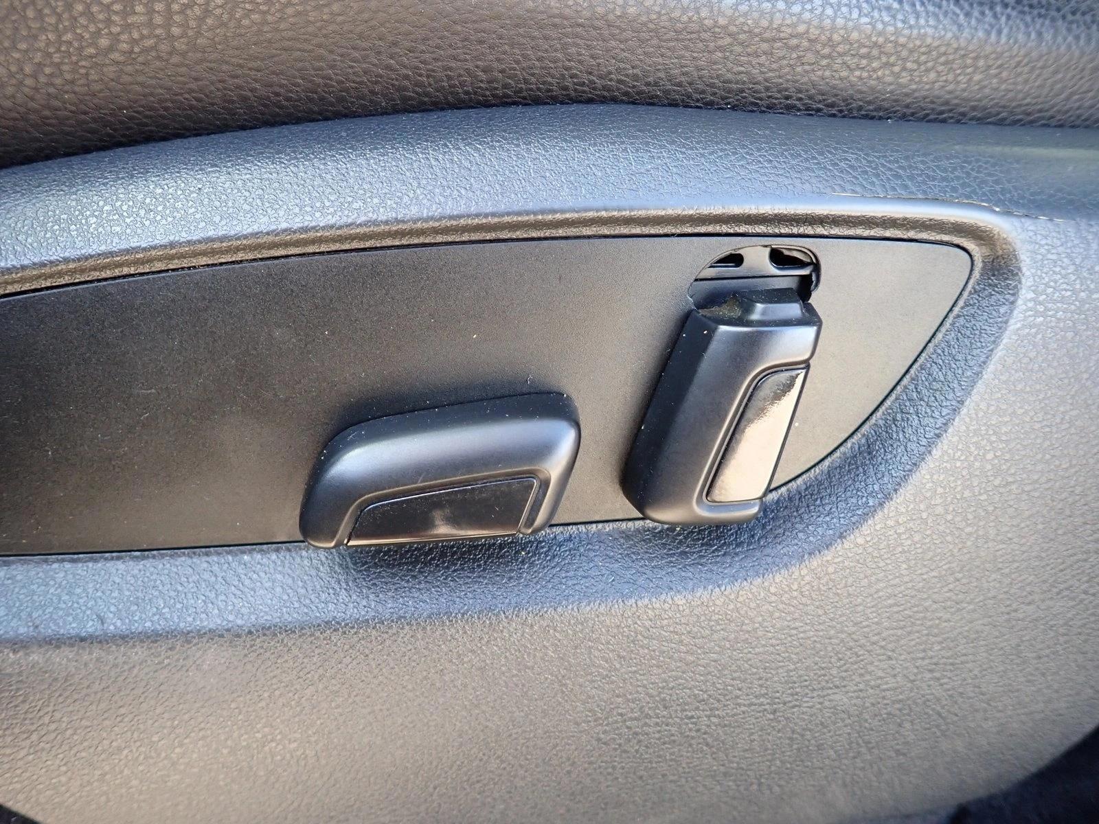 Thumbnail: 2013 Volkswagen Touareg - 3