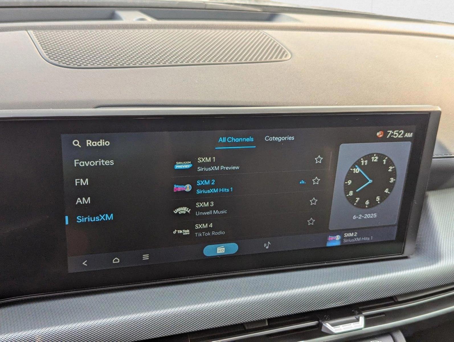 2025 Hyundai Sonata Hybrid SEL - Photo 11