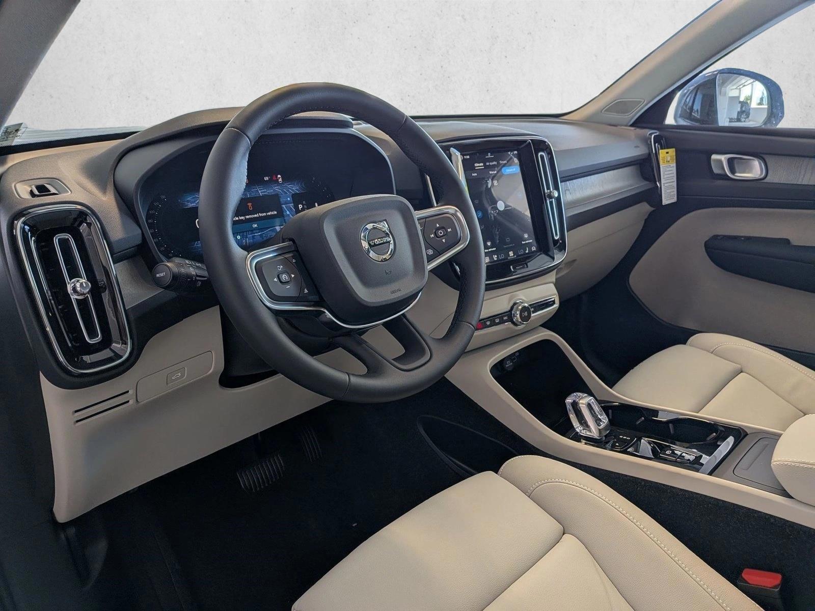 Thumbnail: 2026 Volvo XC40 - 3