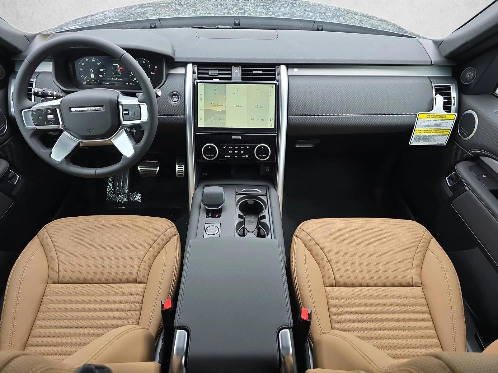 Thumbnail: 2026 Land Rover Discovery - 3