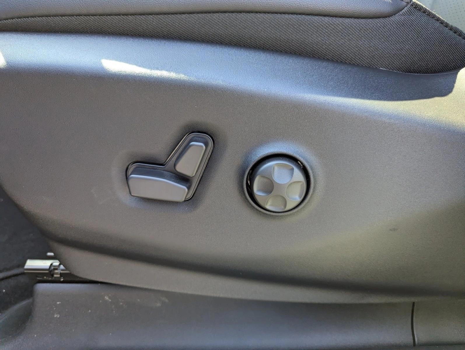 Thumbnail: 2026 Chrysler Pacifica - 3