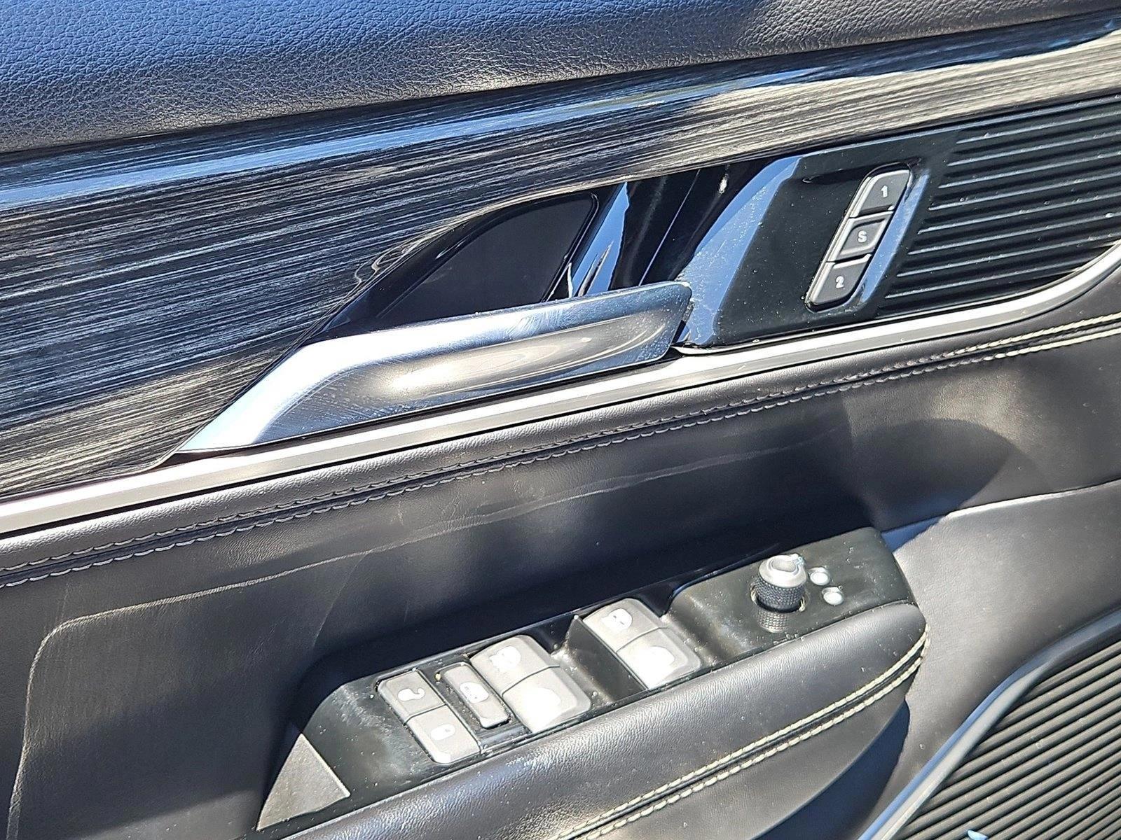Thumbnail: 2022 Jeep Wagoneer - 4
