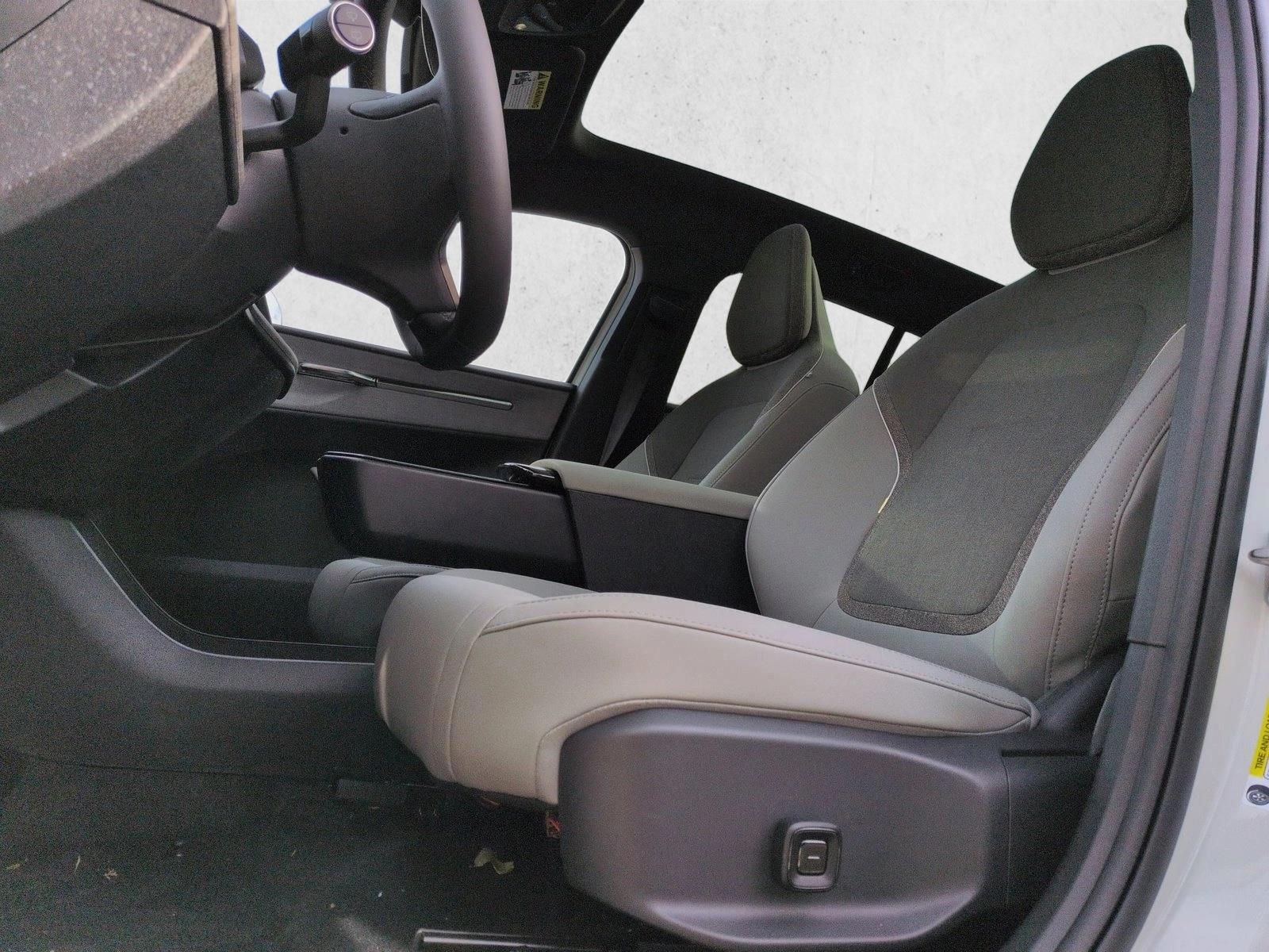 Thumbnail: 2026 Volvo EX30 - 4