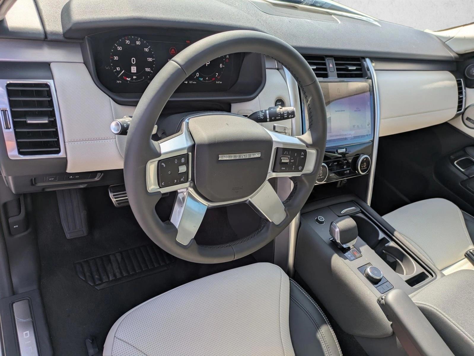 Thumbnail: 2025 Land Rover Discovery - 3