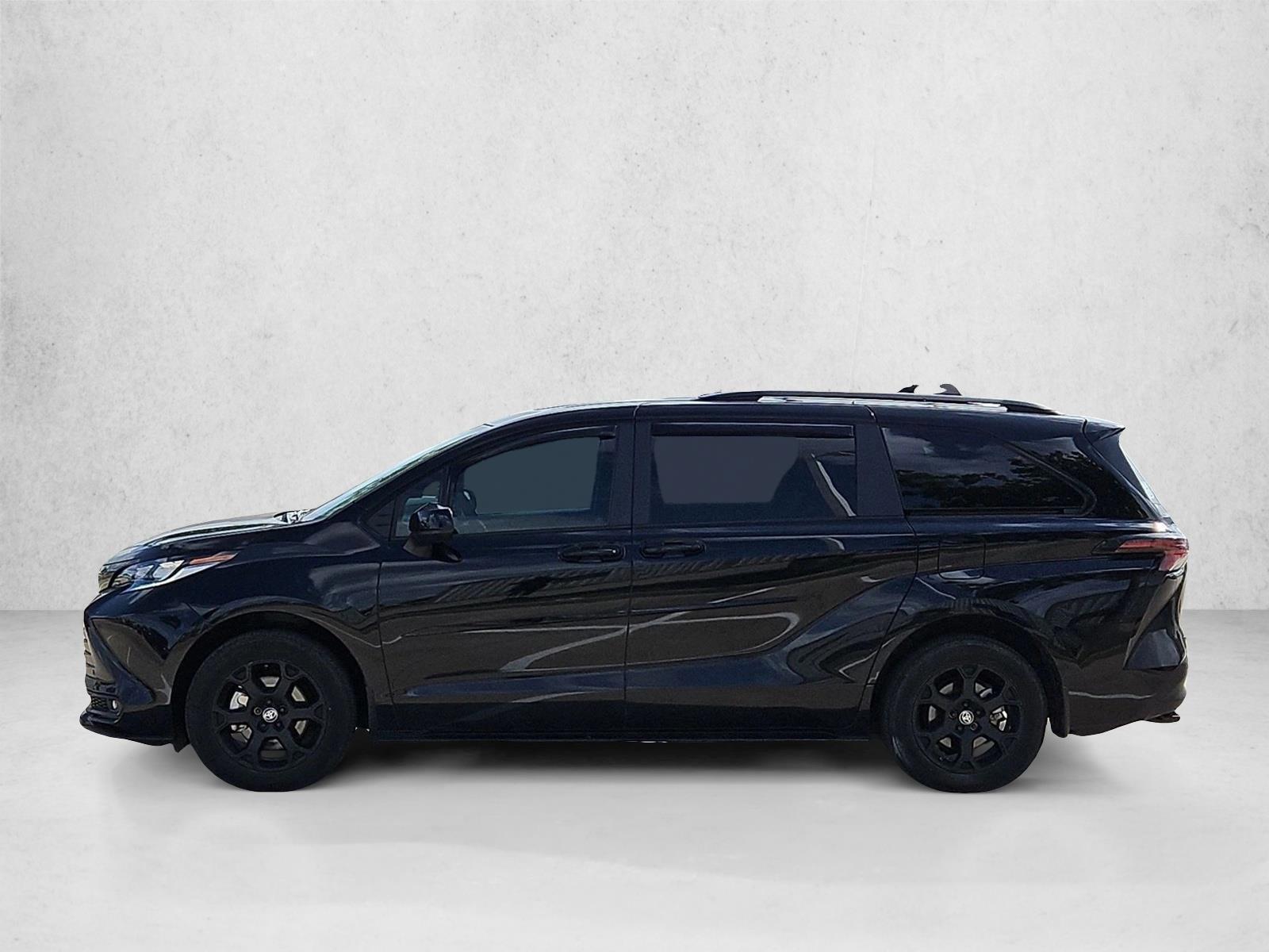 Thumbnail: 2025 Toyota Sienna - 2