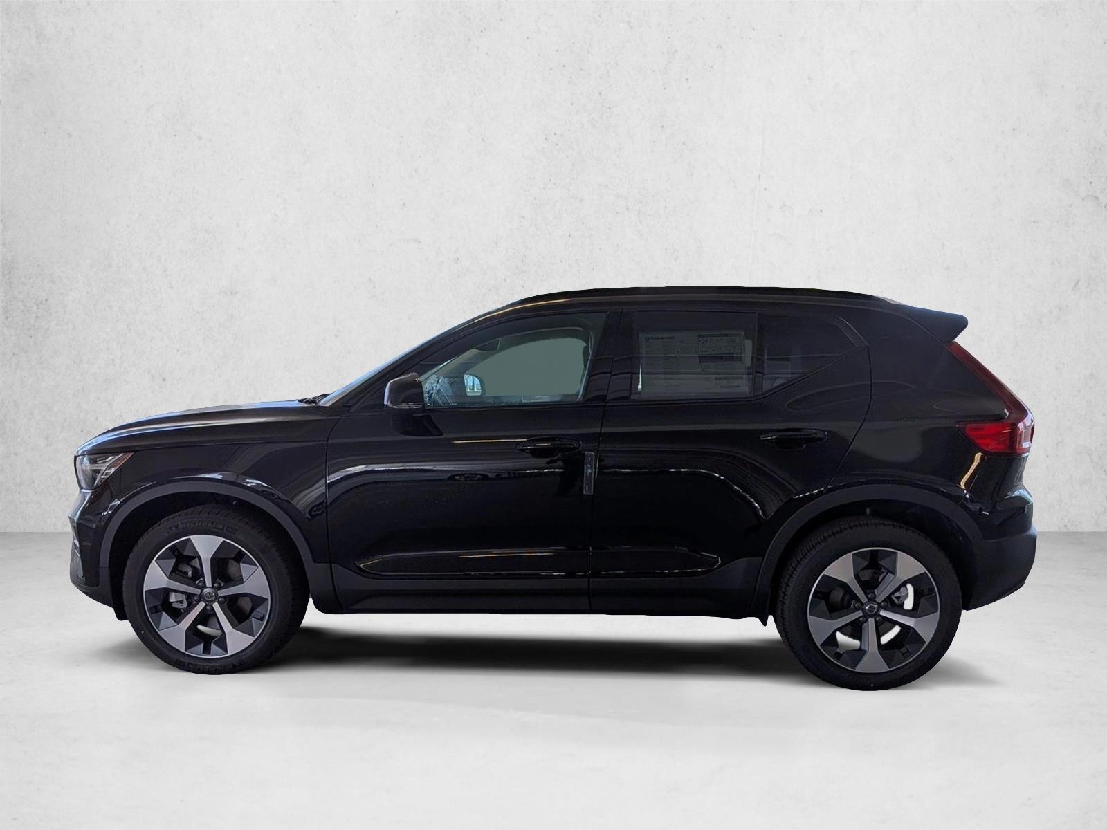 Thumbnail: 2026 Volvo XC40 - 2