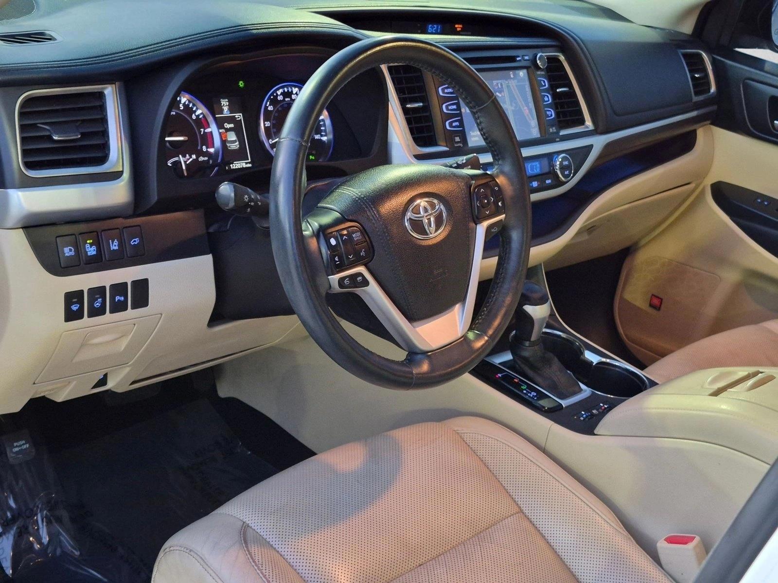 Thumbnail: 2015 Toyota Highlander - 3
