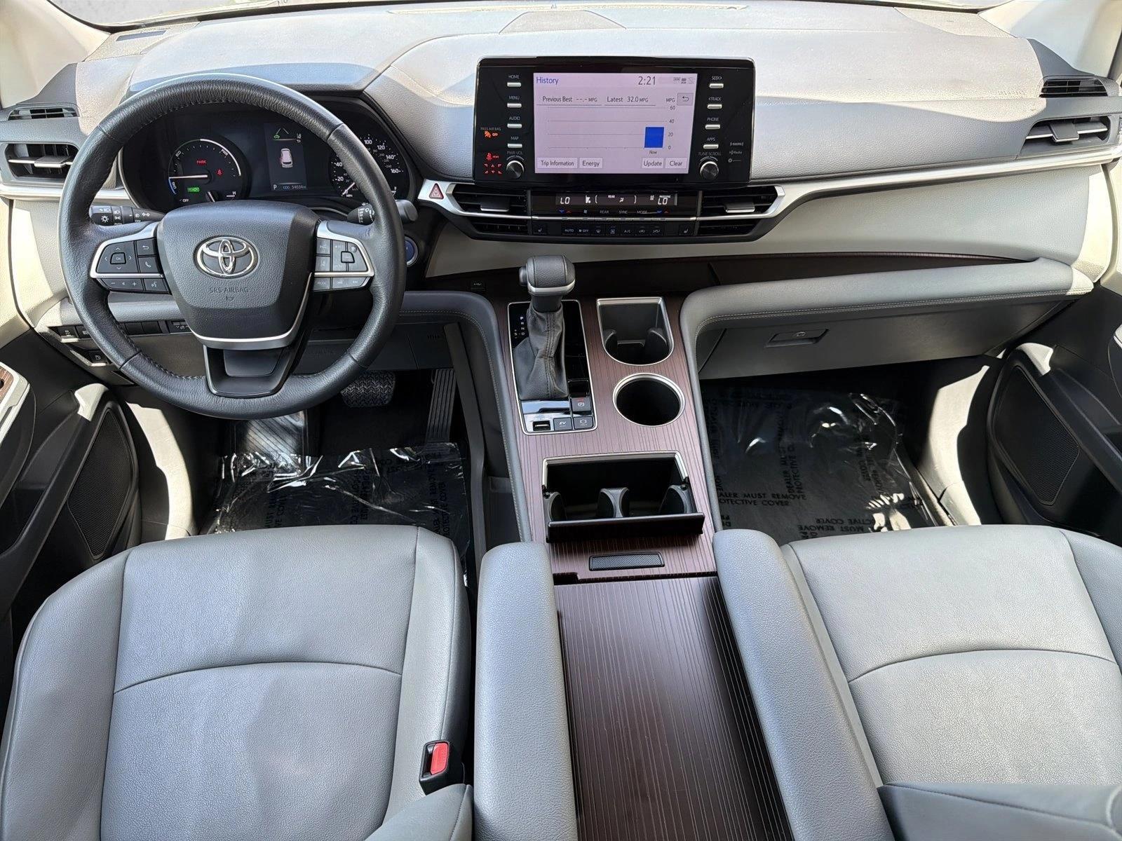Thumbnail: 2024 Toyota Sienna - 3