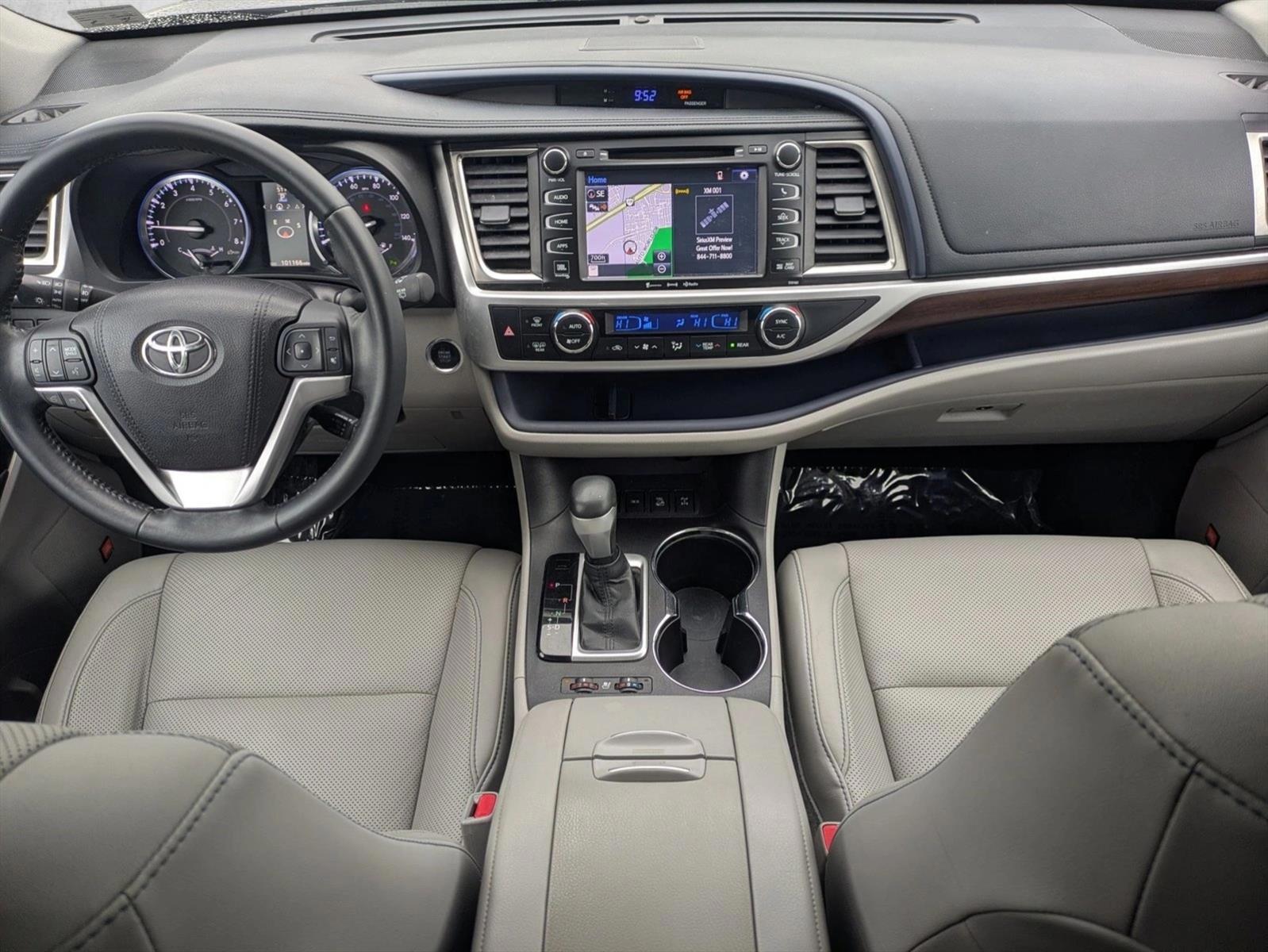 Thumbnail: 2016 Toyota Highlander - 4