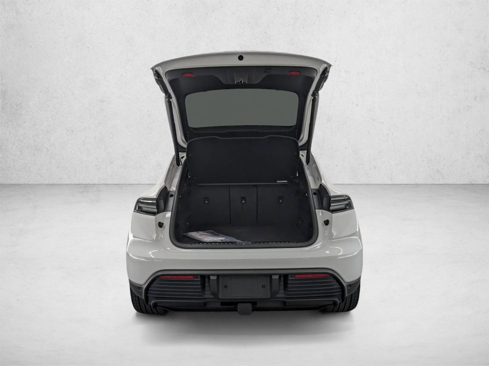 2025 Porsche Macan Base - Photo 24
