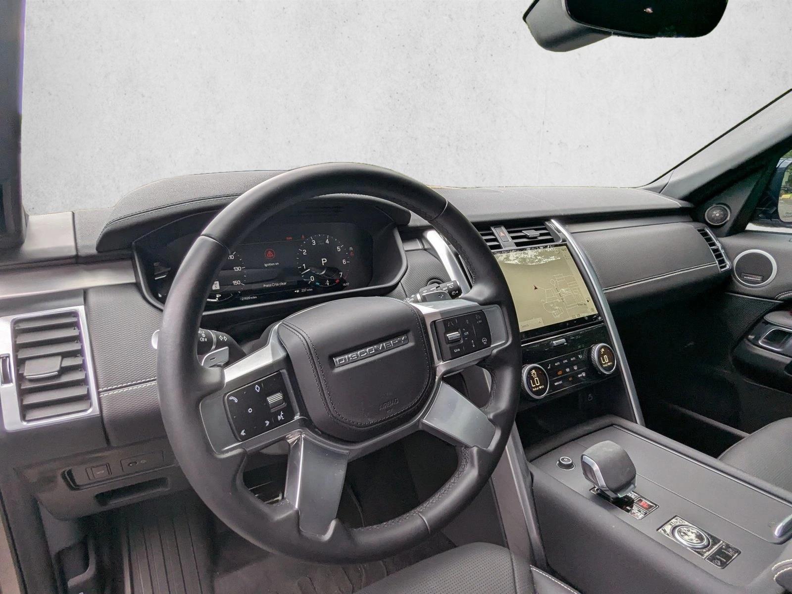 Thumbnail: 2023 Land Rover Discovery - 3