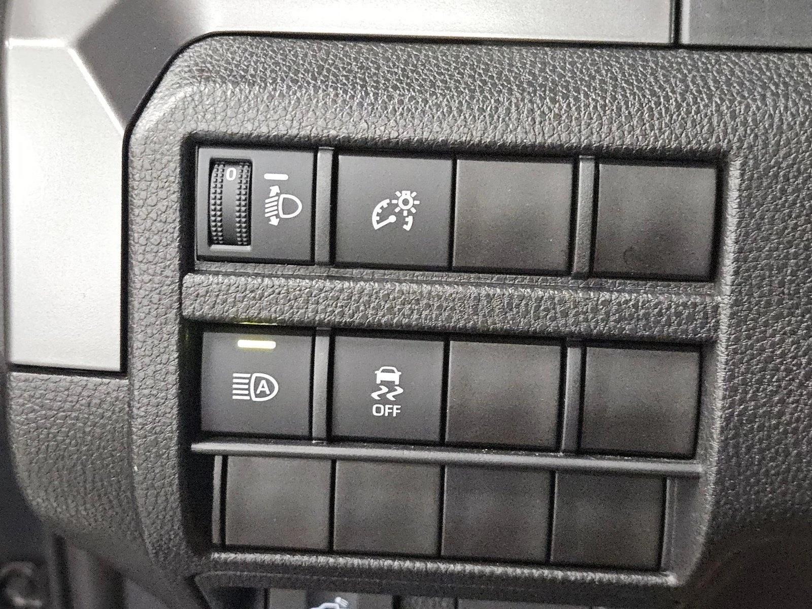 2025 Toyota Tacoma SR5 - Photo 9