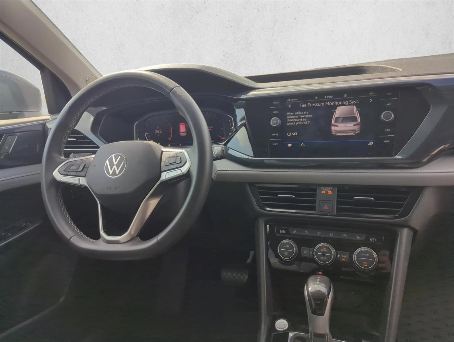 Thumbnail: 2022 Volkswagen Taos - 3