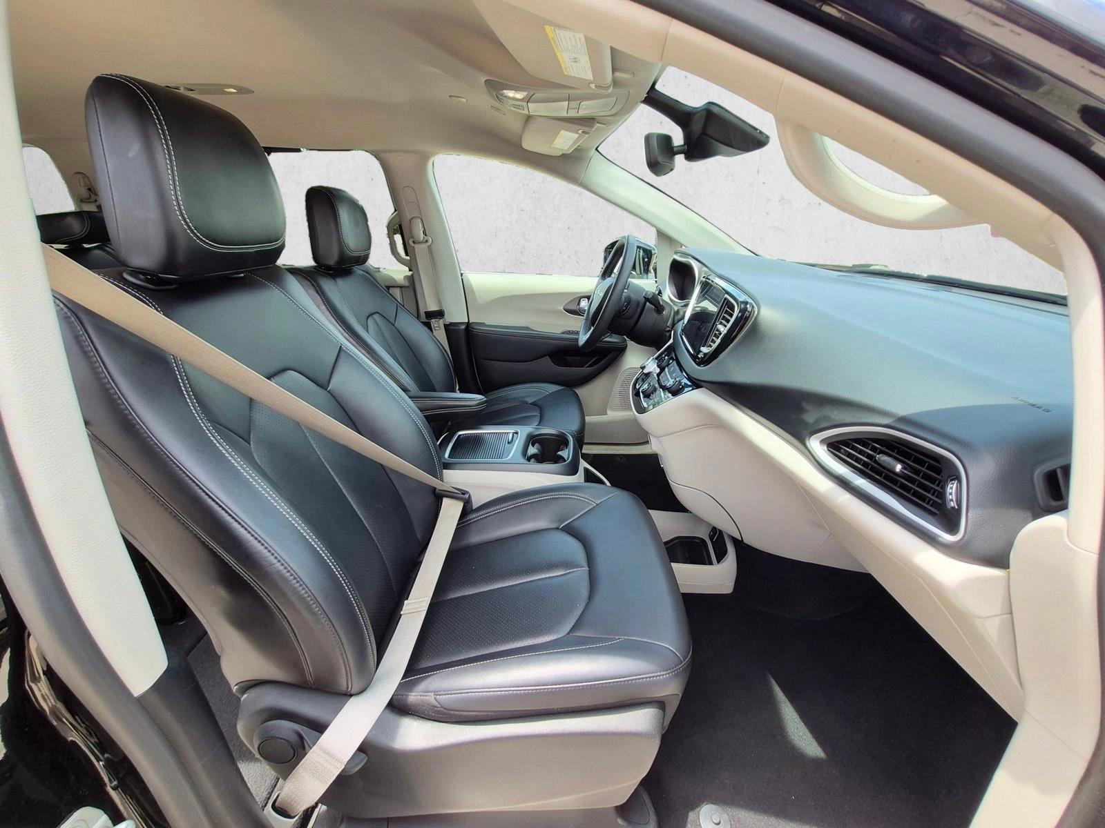 2024 Chrysler Pacifica Touring L - Photo 17