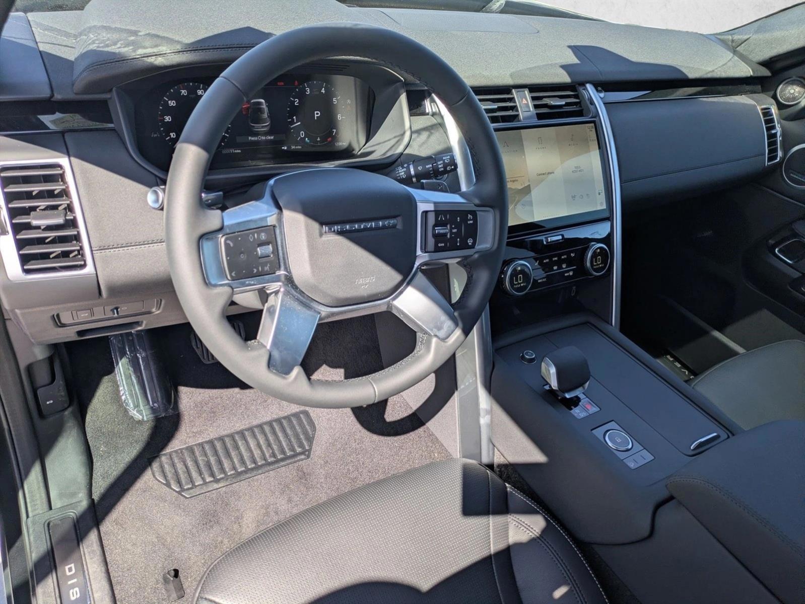 Thumbnail: 2026 Land Rover Discovery - 3