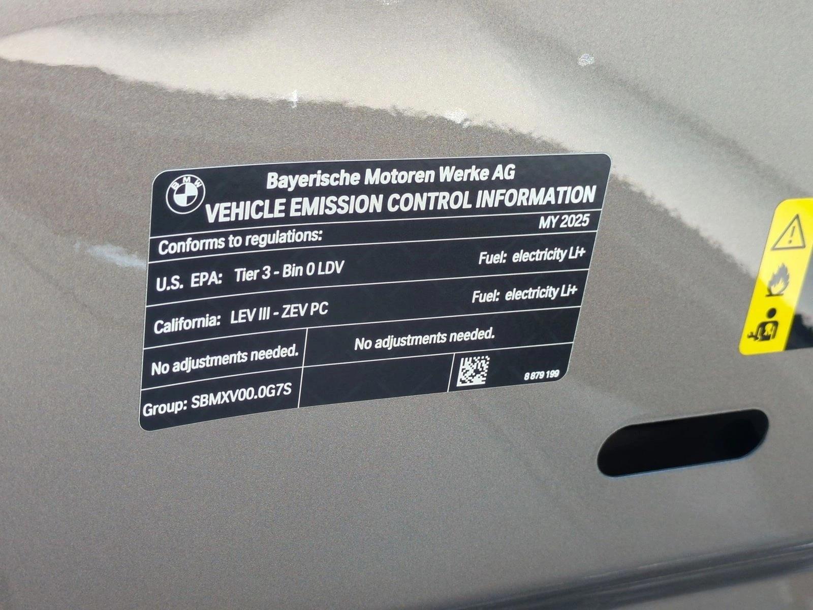 2025 BMW i7 50 - Photo 28