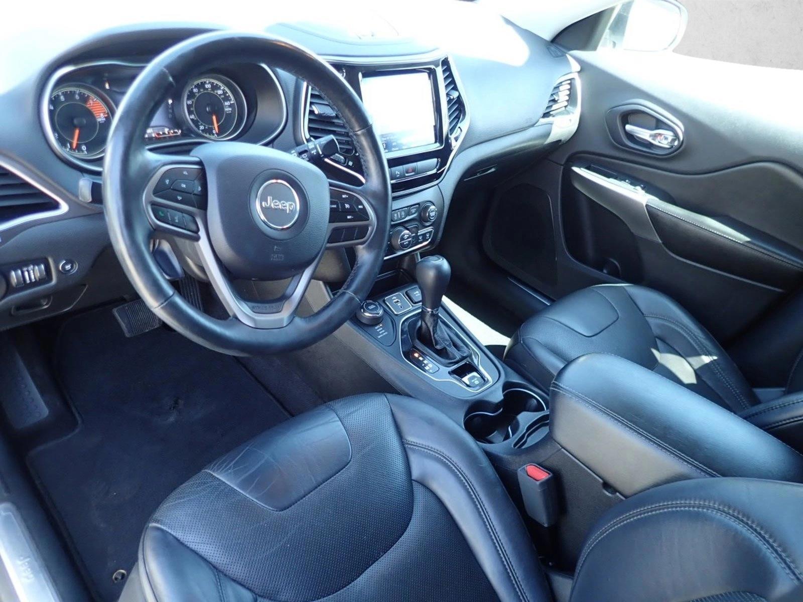 Thumbnail: 2019 Jeep Cherokee - 3