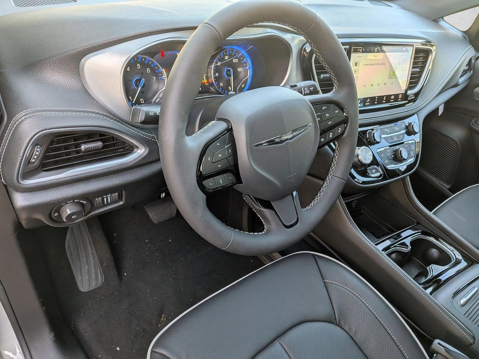 Thumbnail: 2026 Chrysler Pacifica - 3