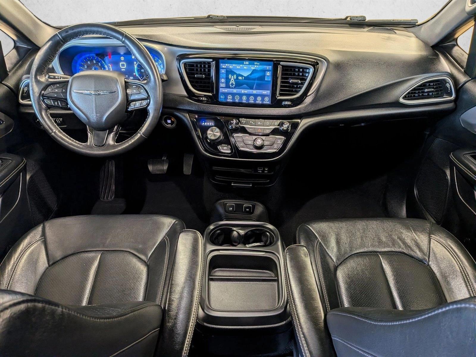 Thumbnail: 2020 Chrysler Pacifica - 4