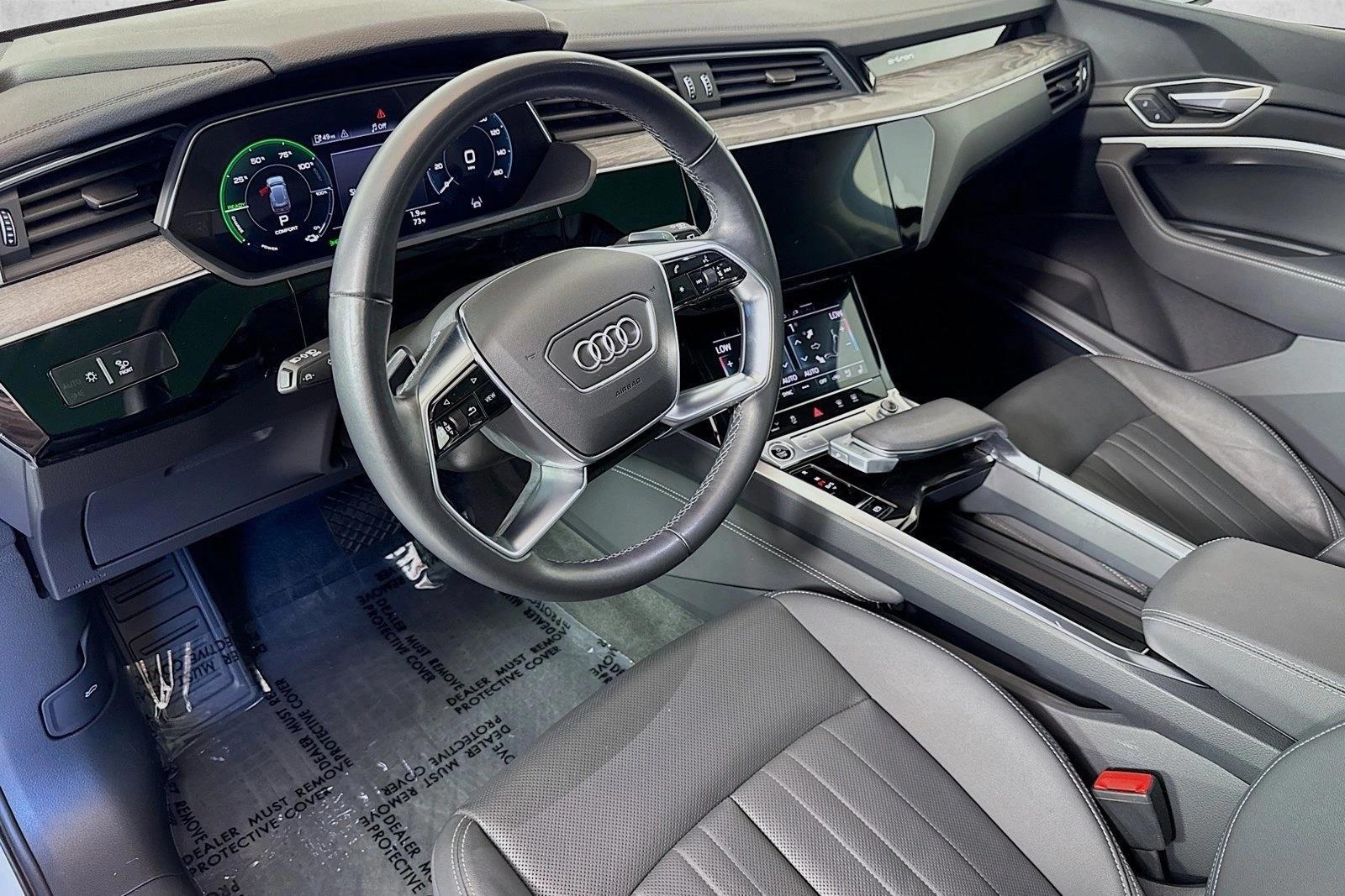 Thumbnail: 2022 Audi e-tron - 3
