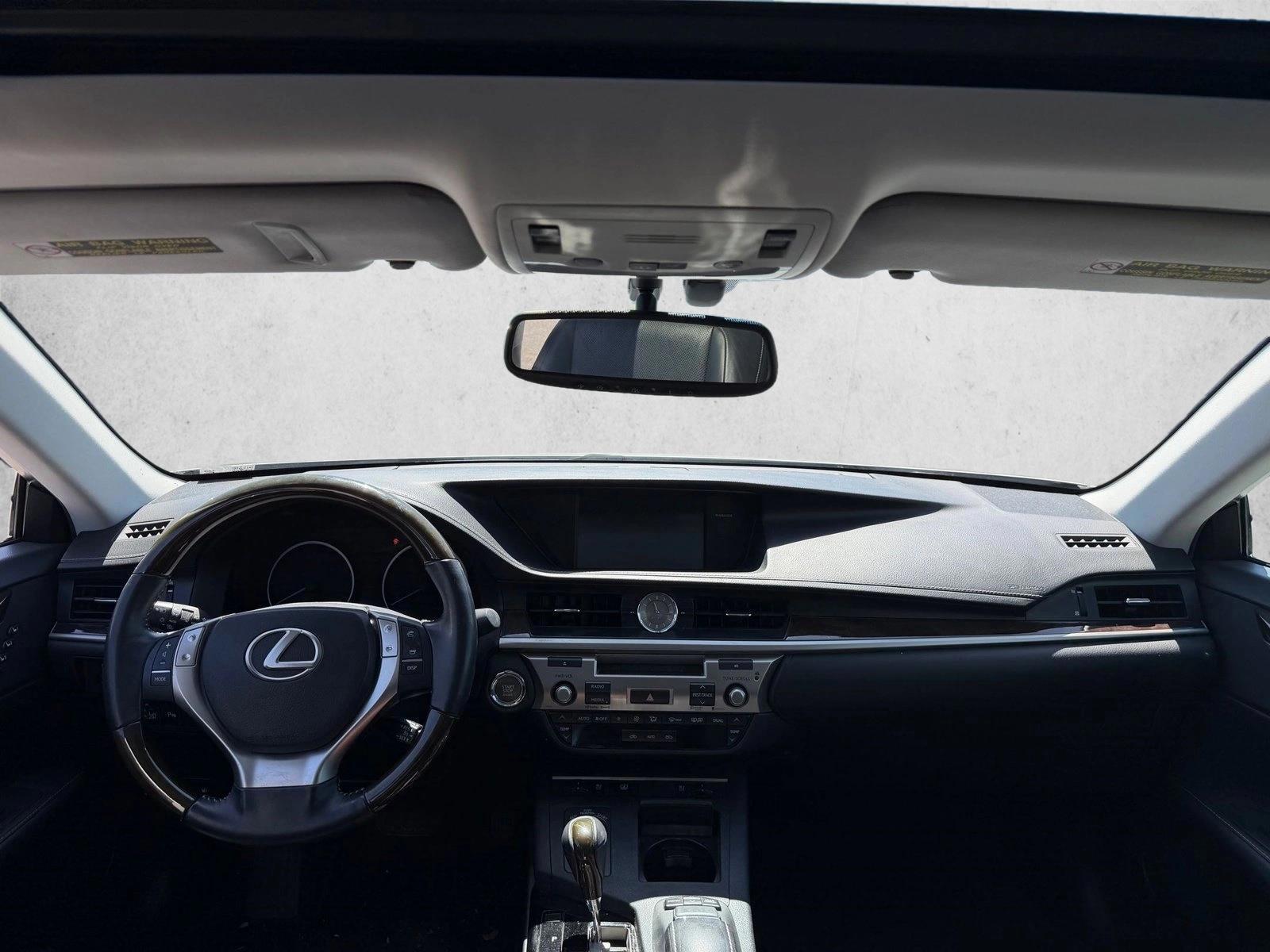 Thumbnail: 2014 Lexus ES - 4