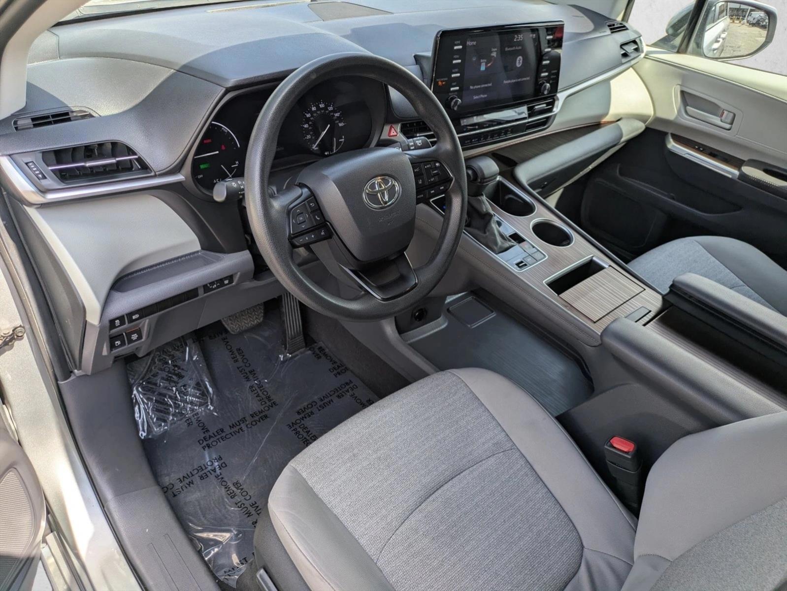 2024 Toyota Sienna LE - Photo 10