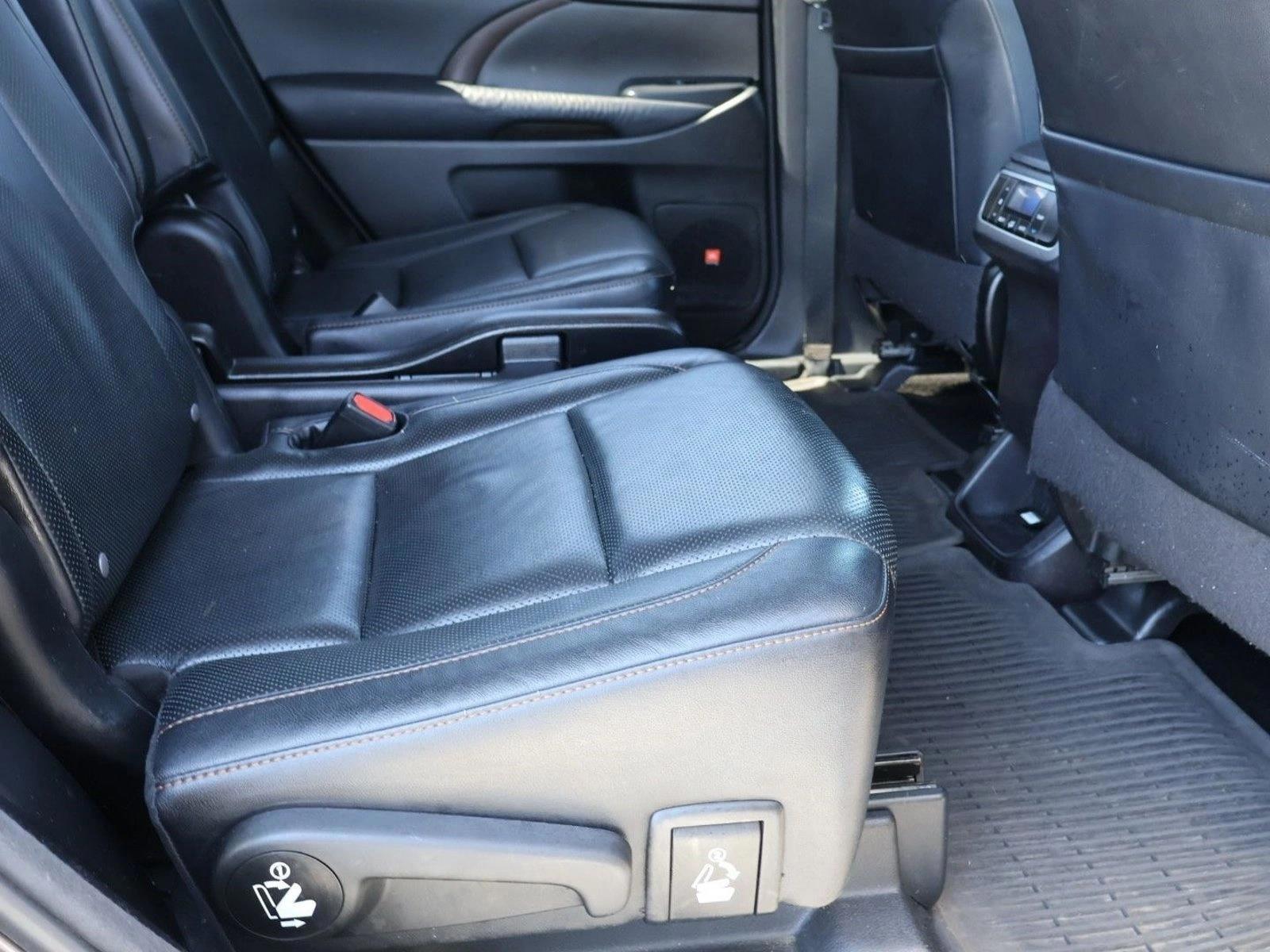 Thumbnail: 2014 Toyota Highlander - 5