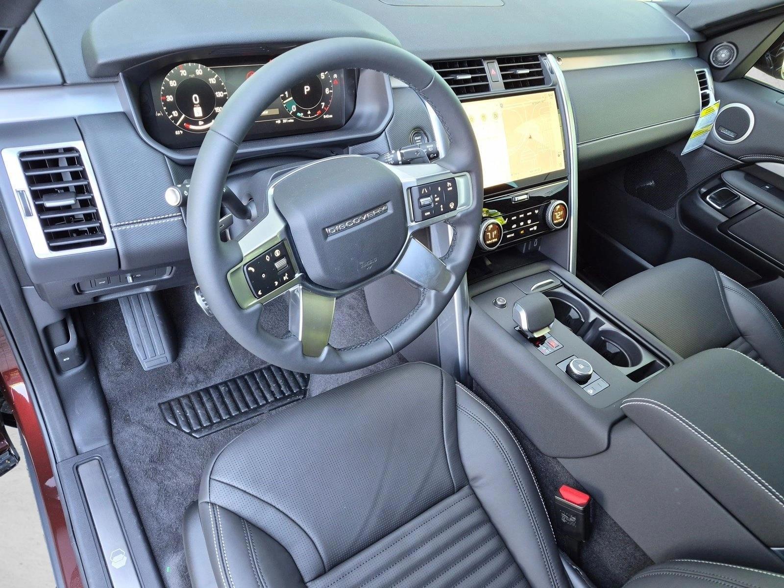 Thumbnail: 2026 Land Rover Discovery - 3