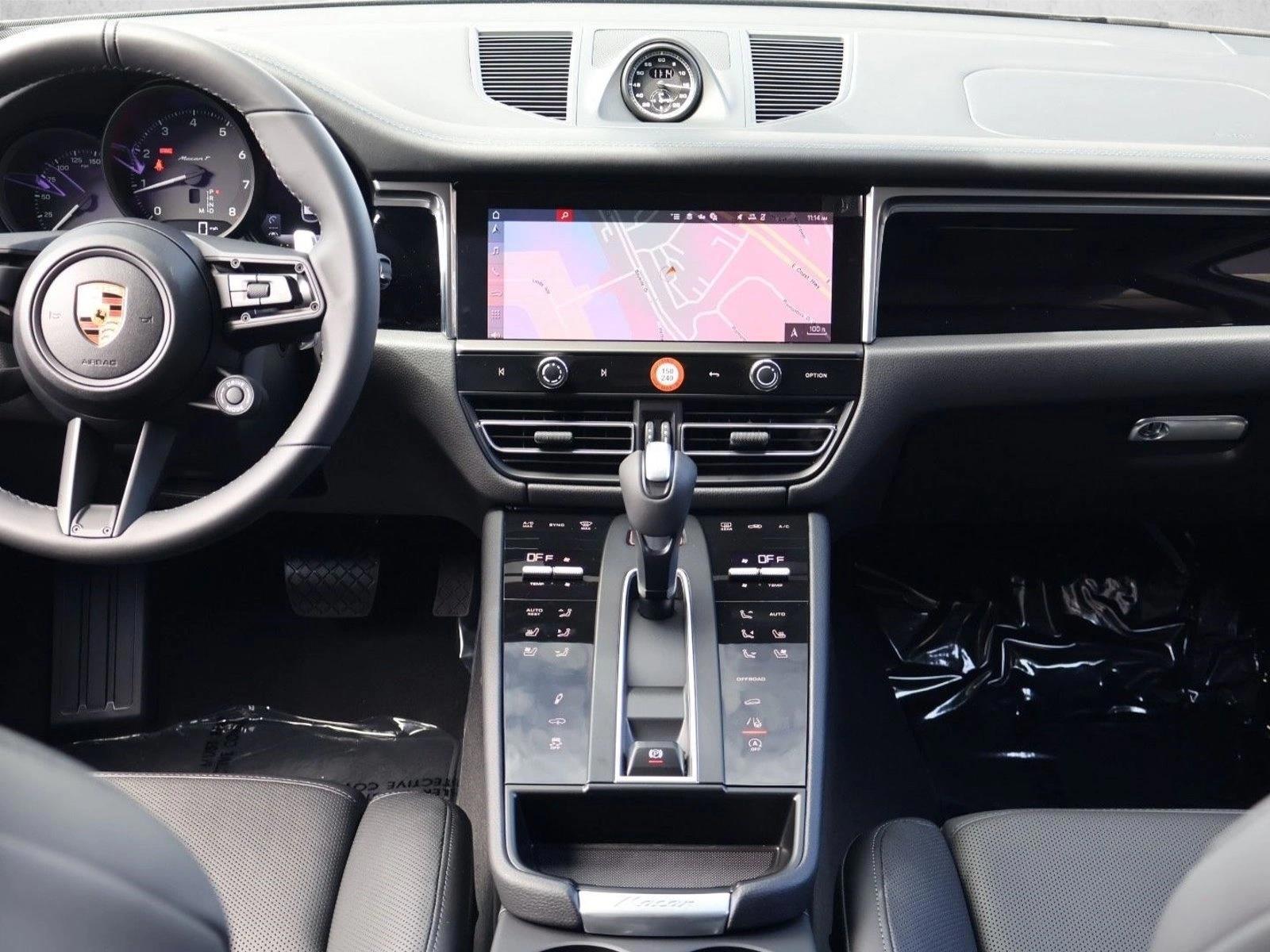 Thumbnail: 2026 Porsche Macan - 4