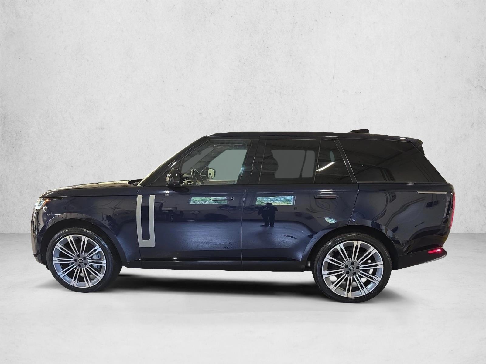 Thumbnail: 2023 Land Rover Range Rover - 2