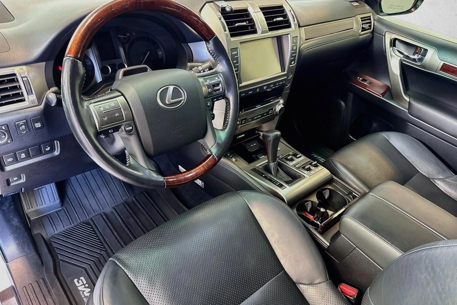 Thumbnail: 2016 Lexus GX - 3