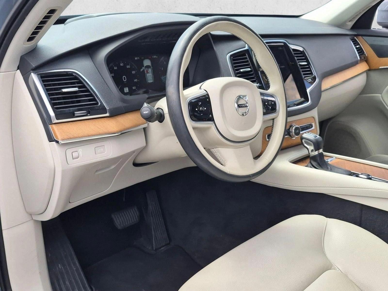 Thumbnail: 2022 Volvo XC90 - 3