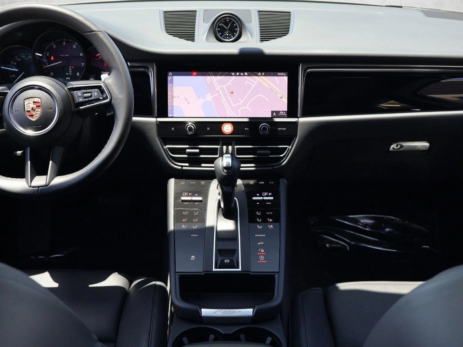 Thumbnail: 2025 Porsche Macan - 4