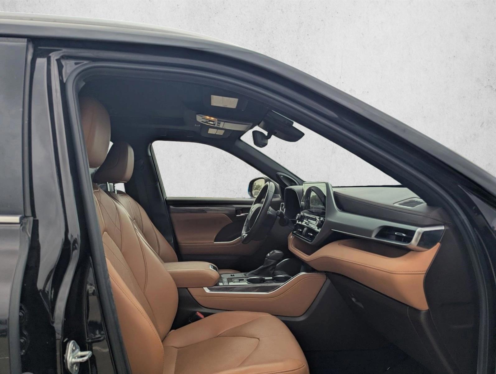 Thumbnail: 2021 Toyota Highlander - 3