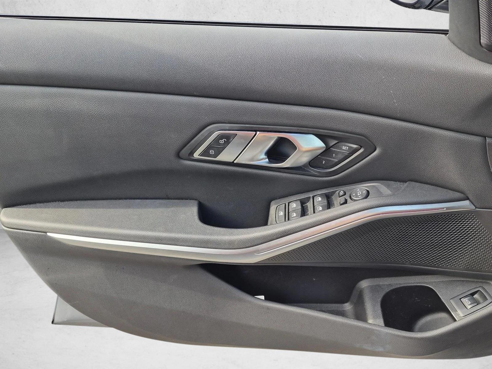 2023 BMW 3 Series 330i - Photo 9
