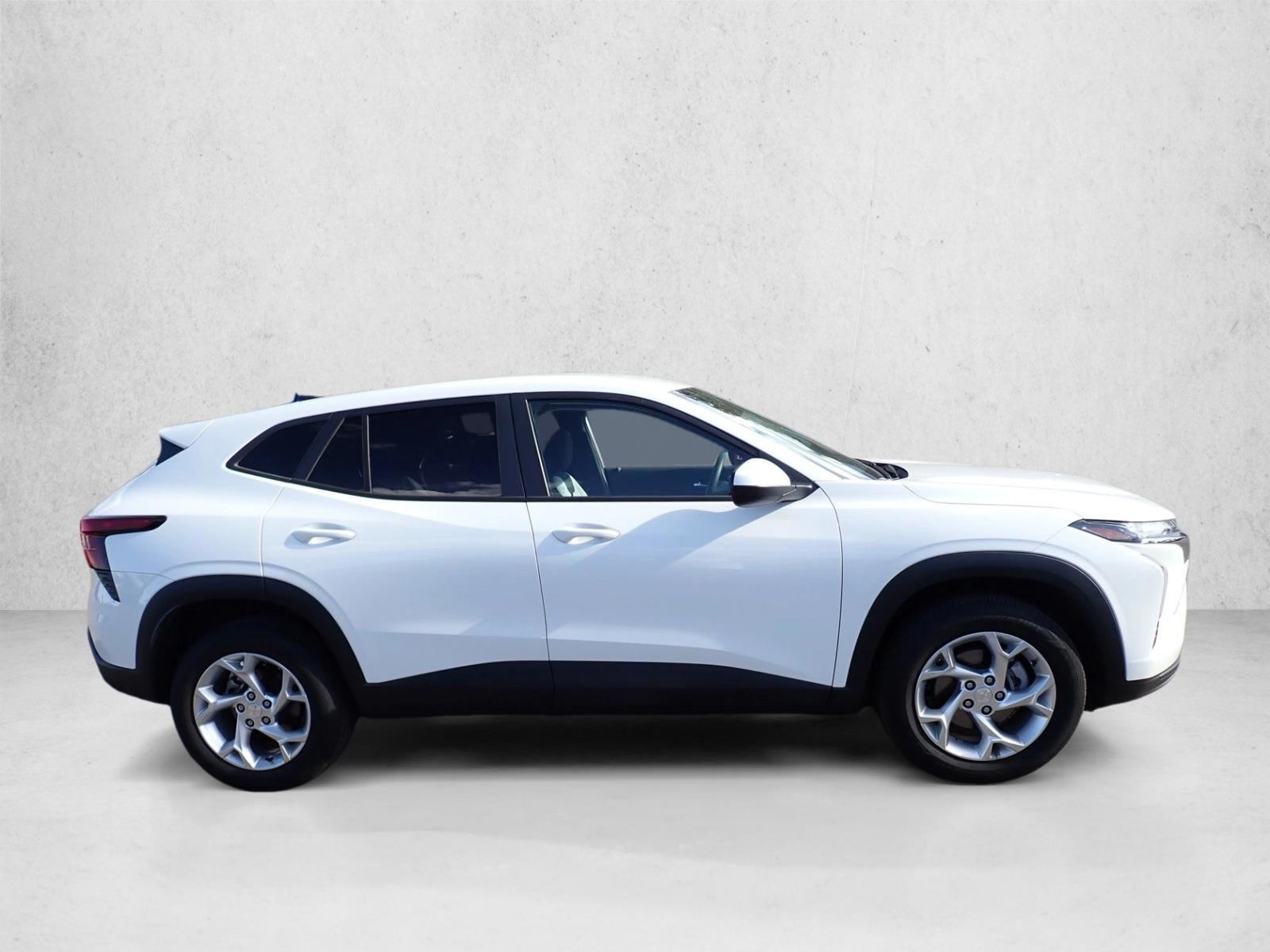 2024 Chevrolet Trax LS - Photo 5