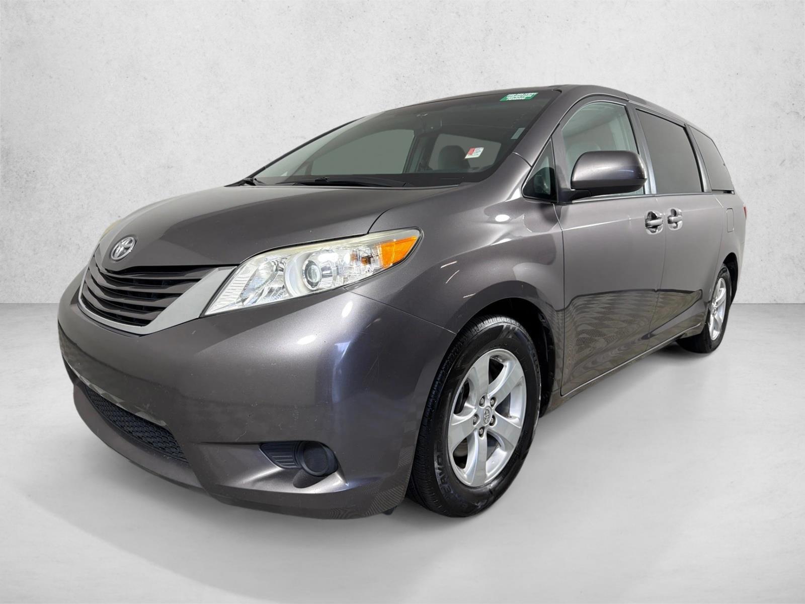 Thumbnail: 2015 Toyota Sienna - 1
