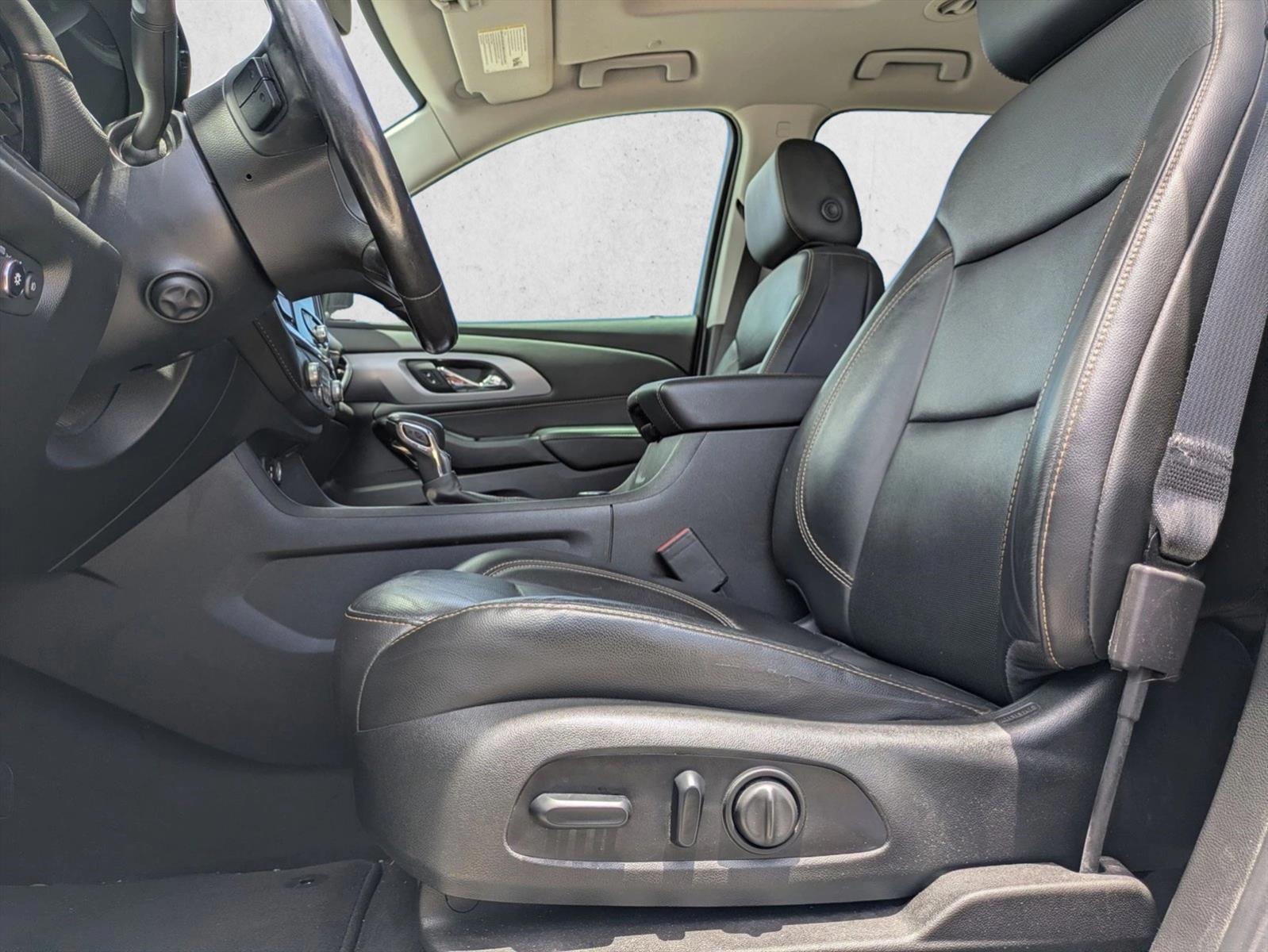 Thumbnail: 2021 Chevrolet Traverse - 3