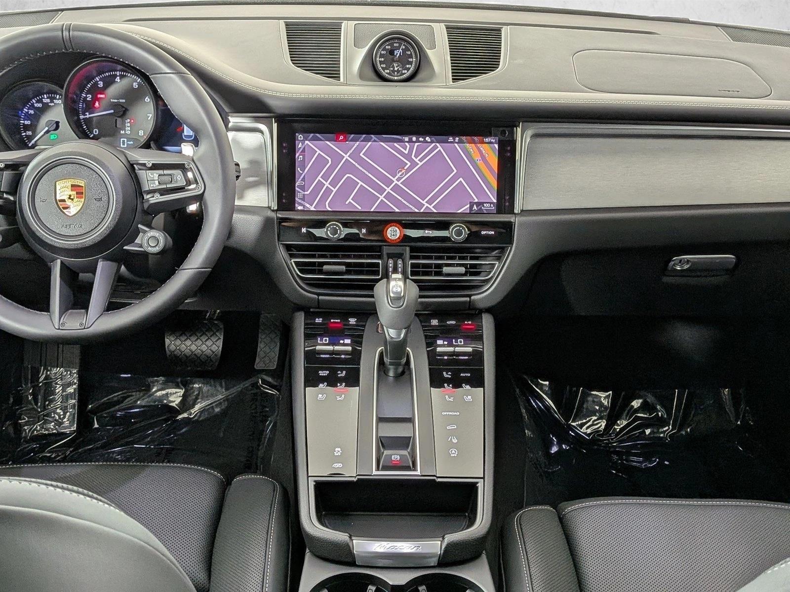 Thumbnail: 2026 Porsche Macan - 4