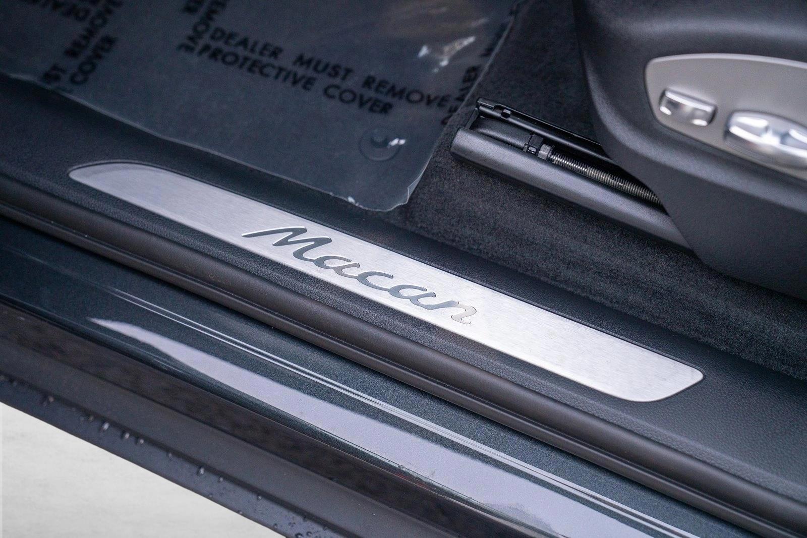 2026 Porsche Macan T - Photo 12