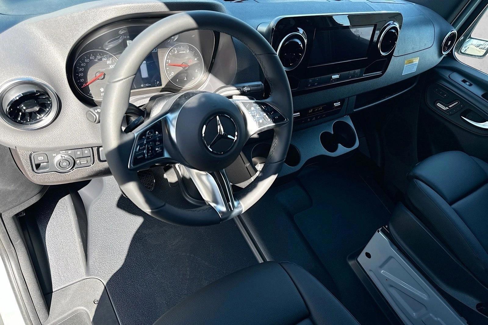 Thumbnail: 2026 Mercedes-Benz Sprinter - 3