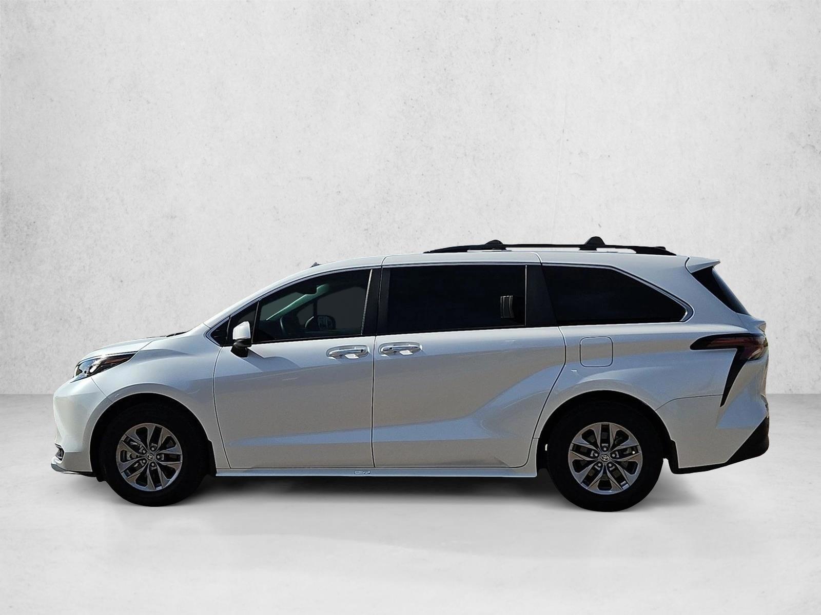 Thumbnail: 2025 Toyota Sienna - 2