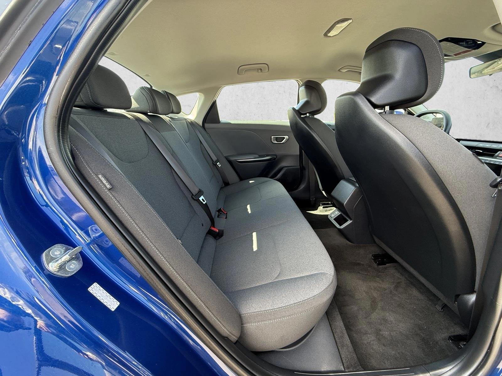 2025 Kia K4 LXS - Photo 23