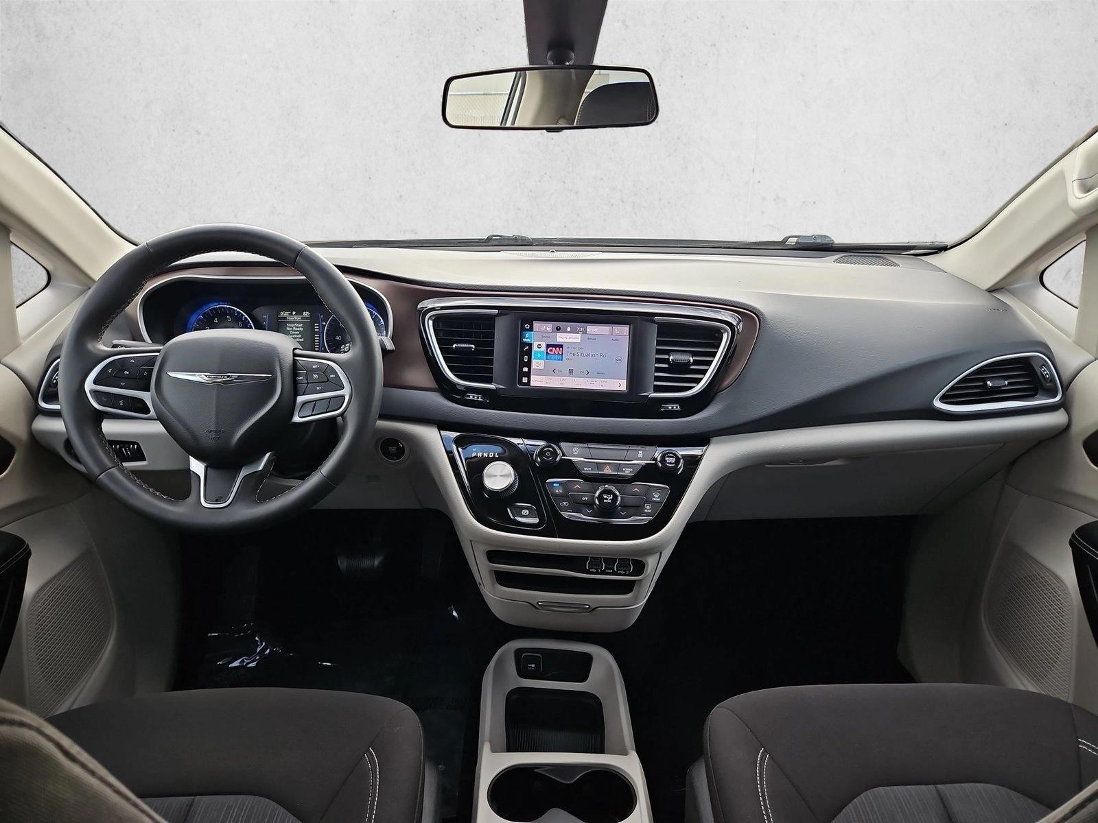 2022 Chrysler Voyager LX - Photo 16
